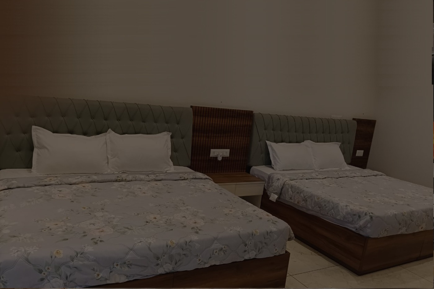 Comfortable hotel room stay in Una at Vani Hotels