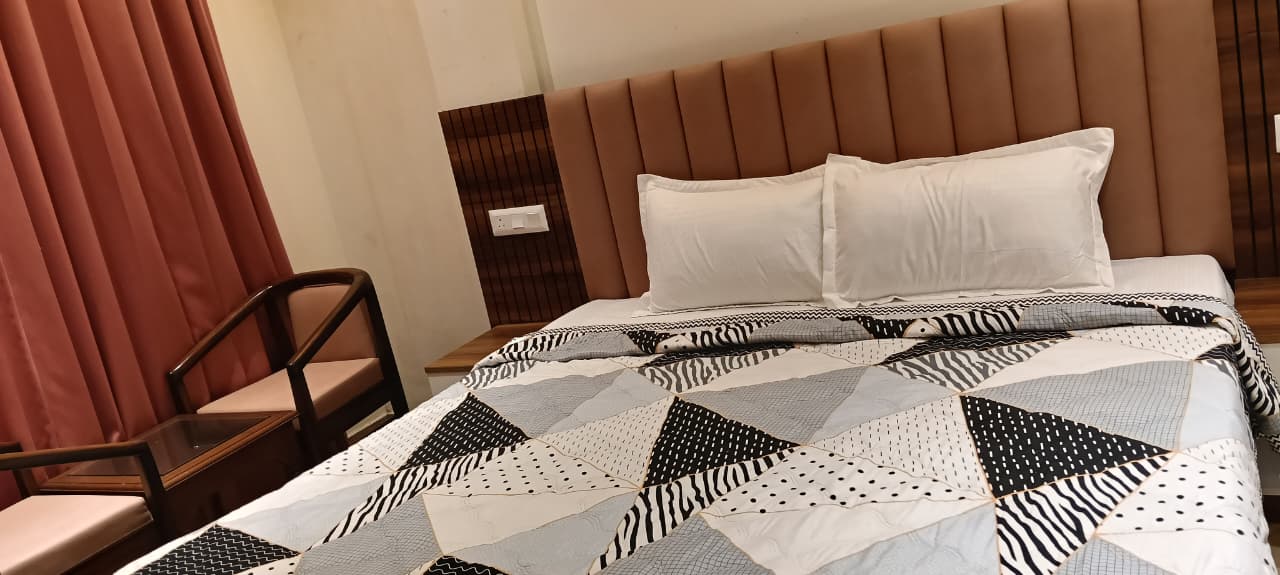 Premium stay room with amenities at Vani Hotels Una